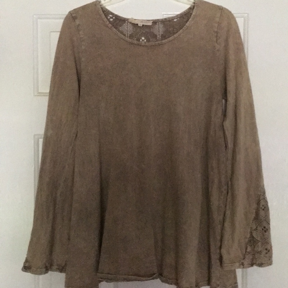 Long- sleeved top